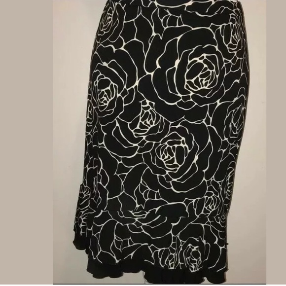 White House Black Market Dresses & Skirts - WHBM Ruffled skirt size small B12
